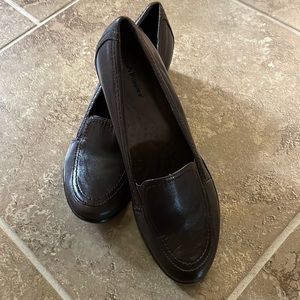 Dark Brown Leather Hush Puppies - Majestic - size 8.5